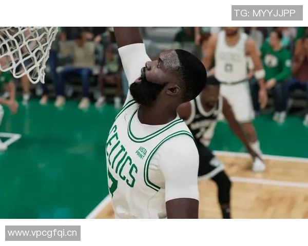 杰伦布朗半场表现抢眼13投6中贡献14分助力球队稳定火力