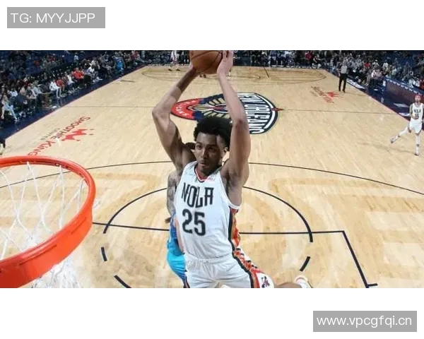 特雷墨菲22分钟内高效表现贡献18分7篮板3助攻展现出色状态