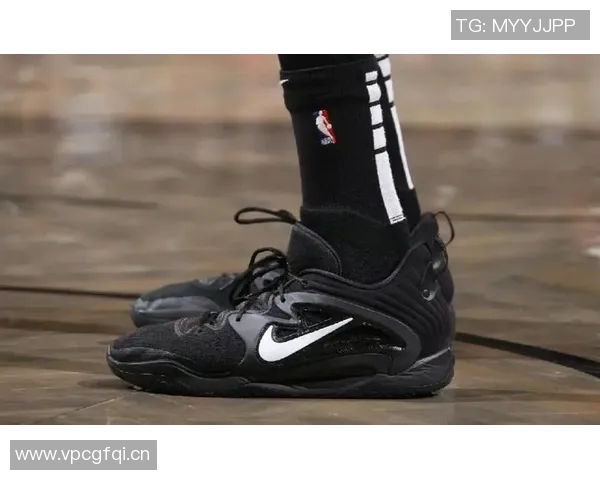 森林狼官方社媒展示爱德华兹新战靴AE2引发球迷热议是否比第一代更出色