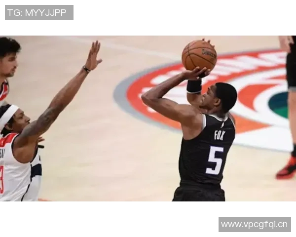 福克斯半场表现抢眼4投2中斩获13分2篮板2助攻罚球全中助力球队