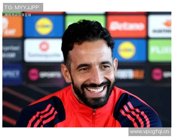 前曼联球员点评阿莫林战术调整四后卫成效显著五后卫变动令人费解