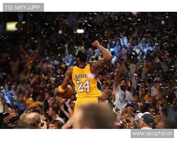 敢于担当文班从屏幕外冲回场内接关键球成功避免球队失误