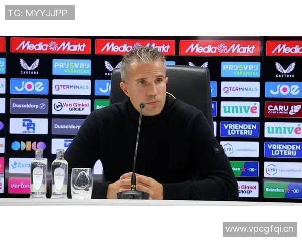 范佩西执教费耶诺德表现出色上田绮世11场狂轰13球助力球队领跑荷甲